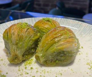 Midye Baklava